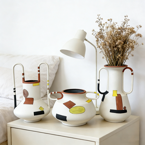<span class=keywords><strong>Set</strong></span> di 3 Vasi in Ceramica Bianca Opaca con Motivi Geometrici Colorati e Manici, Vaso Decorativo da Tavolo per Fiori - Product Image 4
