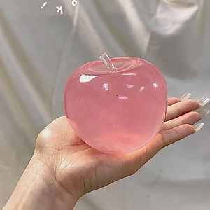 Balle anti-stress souple faite à la main en texture crème de vaseline, en forme de grosse pomme rose en cristal, à peau fine et modelable - Product Image 1