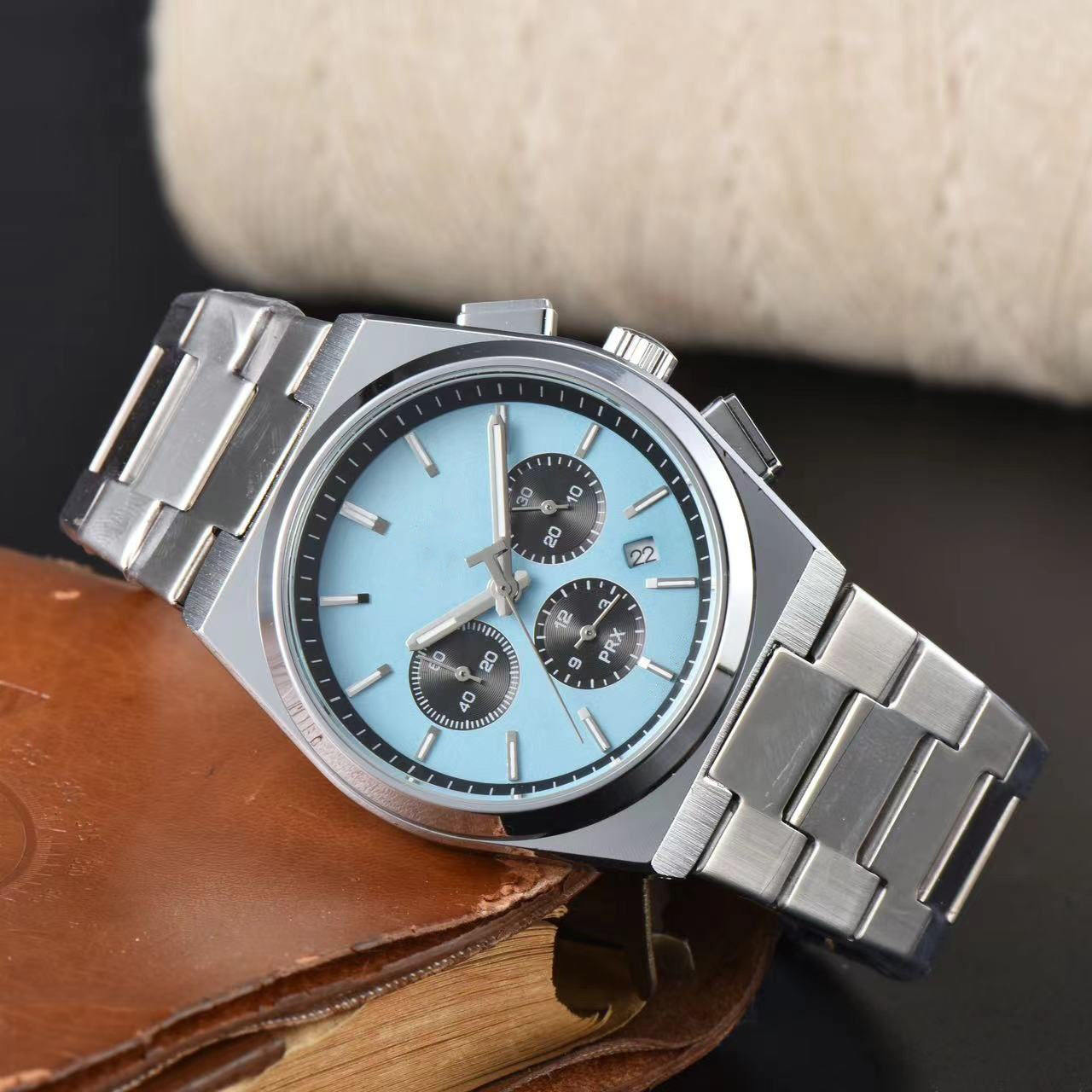 สีเงินอมฟ้า