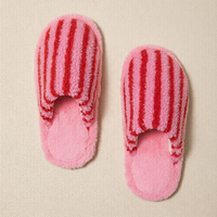 Pantoufles d'intérieur pour femmes, douces, moelleuses et duveteuses, en fourrure et PVC, à rayures, personnalisées, pour la maison et la chambre, hiver, vente en gros