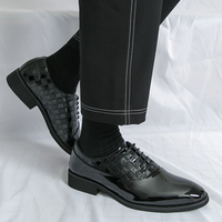 Italienische Herrenschuhe im Spitzenstil aus Glanzlackleder, Business-Schuhe mit Schnürverschluss, Formelle Oxford-Schuhe für Hochzeiten