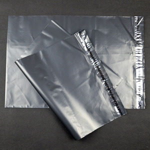 Sac de Courrier Noir 28x42cm 38x52cm Épaissi Imperméable Auto-adhésif pour Emballage Logistique et E-commerce - Product Image 2
