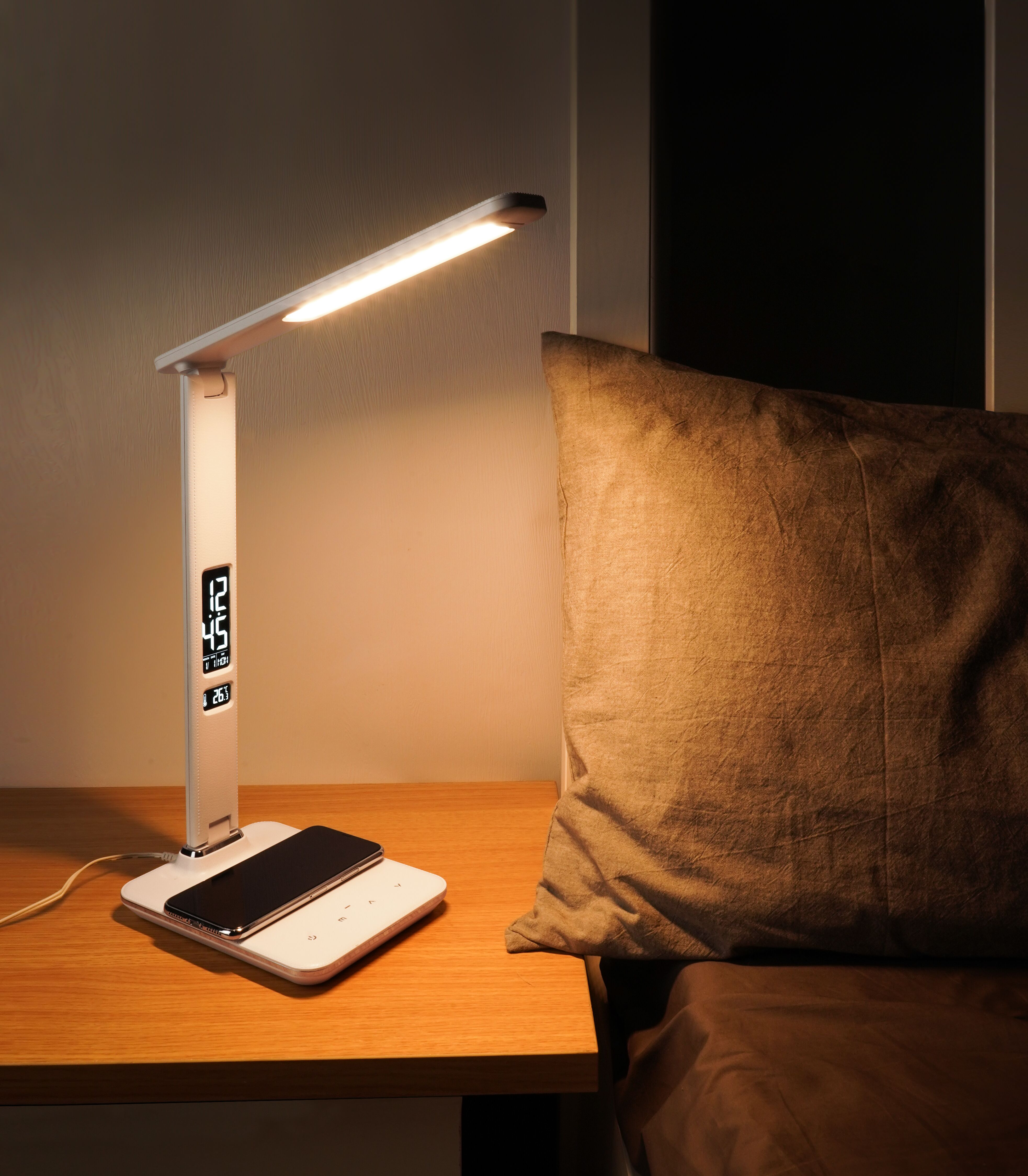 Amzaon hot sell wireless charging LED modern study foldable table lamp desk lamp with alarm calendar