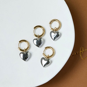 Boucles d'oreilles pendantes romantiques en acier inoxydable plaqué or PVD 14k 18k, bijoux de mode en forme de cœur pour femmes - Product Image 5