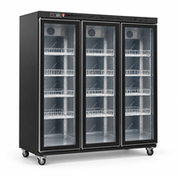 Réfrigérateur à boissons moderne en acier inoxydable avec écran LED, triple porte et rangement multi-niveaux pour restaurant
