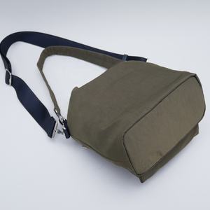 Style sportif Bandoulière longue de haute qualité Poches avant en nylon Seau vert Seau extérieur Sacs de messager unisexe - Product Image 5