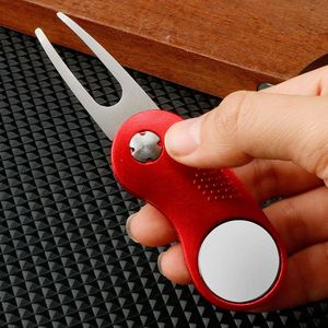 Outil de réparation de divots de golf en aluminium avec logo personnalisé, type outil à lame escamotable, fourche à divots avec marqueur de balle de golf détachable - Product Image 3