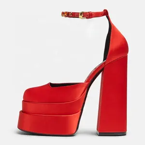 Décolleté con tacco grosso nuovo Design da donna punta quadrata diamante cinturino alla caviglia scarpe da donna décolleté da donna di lusso in raso rosso