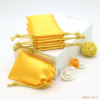 Sac à cordon en satin de soie doux avec logo imprimé personnalisé pour l'emballage de mèches de cheveux et d'extensions capillaires