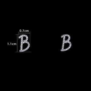 All'ingrosso Orecchini da 26 lettere per le donne semplici lucidi zirconi versatili accessori per le orecchie in lega di rame placcatura in oro stile alla moda - Product Image 4