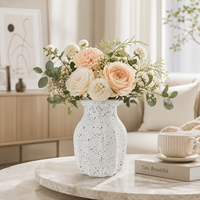 Vase en verre blanc marbré cannelé pour la décoration moderne de la maison, des mariages, des hôtels et comme centre de table