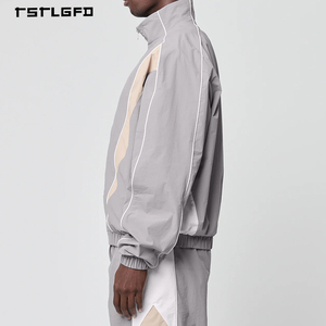 Ensemble de shorts en nylon basique sur mesure OEM pour hommes avec broderie de logo, poignets élastiqués imperméables, ensemble de survêtement deux pièces - Product Image 2