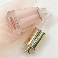 Flacon d'essence en verre rose trapézoïdal à fond épais de 30 ml, pompe compte-gouttes plaquée or, emballage de luxe pour sérum réparateur de soins de la peau