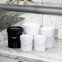Seau cylindrique en plastique recyclable de 10 litres en PP vierge OEM, blanc, pour emballage, multi-usages, pots cosmétiques, résistant à la chaleur