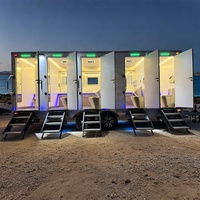 Remorque de toilettes mobiles de luxe avec éclairage d'ambiance LED, 5 postes de toilette portables en acier inoxydable et miroir LED pour mariage