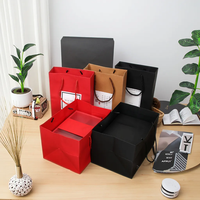 Emballage de boulangerie et de sushi carton kraft à main rouge noir papier fourre-tout sacs-cadeaux pour le retour de nourriture et l'offre de cadeaux