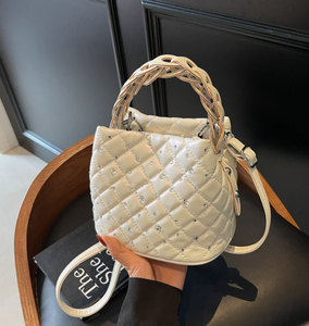 Conception de logo personnalisée pour sac bandoulière de marque pour femmes, portable et tendance pour les femmes - Product Image 2