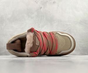 รองเท้าบูทหิมะ Uggs คุณภาพสูงสั่งทำพิเศษ สวมใส่สบายสำหรับฤดูหนาว พื้นรองเท้าแบบ Lowmel หนังแกะแท้สีดำ ชมพู น้ำตาล - Product Image 5