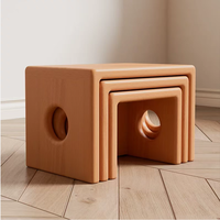 Petit tabouret carré en bois massif empilable pour enfants, finition naturelle, mobilier de haute qualité pour chambre d'enfant et salle de jeux