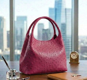 Sac fourre-tout en cuir de qualité supérieure pour femme, avec bandoulière, idéal pour le bureau, les voyages et le shopping, disponible à la vente - Product Image 5