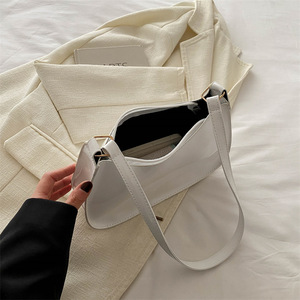 Elegante Borsa a Spalla in Pelle PU con Finitura Lucida, Perfetta per il Pendolarismo Quotidiano <span class=keywords><strong>e</strong></span> Eventi Serali, Rosa Bianco <span class=keywords><strong>Rosso</strong></span> <span class=keywords><strong>Nero</strong></span> Rosa Antico - Product Image 4