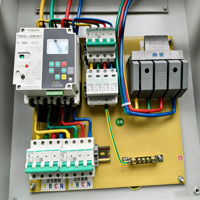 Boîtier triphasé 2 entrées pour disjoncteur différentiel (RCBO), disjoncteur (MCB) et parafoudre (SPD) avec compteur, position IP65, pour système photovoltaïque connecté au réseau