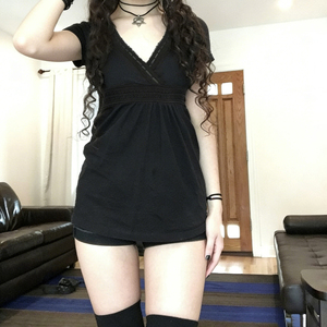 เสื้อยืดแขนสั้นคอวีลายลูกไม้สไตล์ Pure Desire ดีไซน์ไขว้ ทรงพื้นฐานสำหรับฤดูร้อน เซ็กซี่ลำลอง - Product Image 3