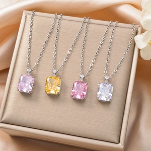 Colgantes de Cadena con Dijes de Latón Geométricos de Lujo Personalizados al por Mayor, Chapados en Oro de 18K con Circonita, para Collares de Mujer - Product Image 2