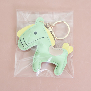 Llavero de Cuero de Primera Capa con Colgante de Pony, Accesorio para Bolso de Mujer, Regalo Promocional, Llavero de Caballo - Product Image 3