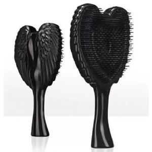 Peigne et brosse créatifs en plastique en forme d'ailes d'ange, avec poignée portable et poils doux, vente en gros - Product Image 1