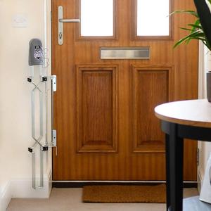 Penghalang pintu dapat ditarik logam, mudah dipasang pengaman gerbang anjing dapat ditarik untuk pintu depan - Product Image 3