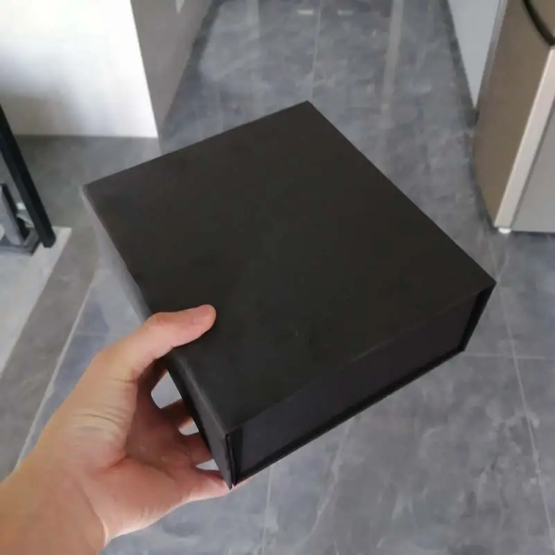 LR-200-S Wholesale black magnetic paper gift box packaging square flap collapsible white magnetic cardboard box