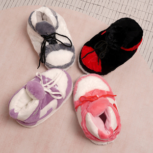 Venta al por mayor de zapatillas de felpa Fly Man para mujer, zapatos de algodón de PVC para invierno, Zapatillas de casa, toboganes de felpa en Stock - Product Image 6