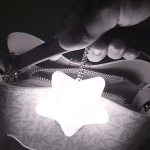 Luz LED Pequeña para Mochila, Colgante con Forma de Estrella, Ideal para Estudiantes, Ciclistas y Entusiastas del Aire Libre, Regalo - Product Image 4