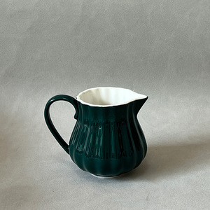 Jarra de Porcelana para Crema con Asa para Servir Leche en Cada Servicio de Café o Té, con Boquilla Anti-Goteo - Product Image 6