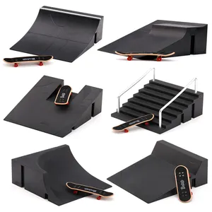 Skatepark 6 em 1 Kit com Plástico Brinquedos Scooter Dedo Skate Boarding Dedo Skate Clássico Jogo De Mesa Brinquedos presentes