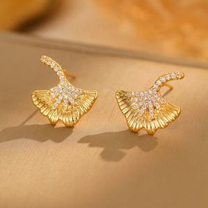 Pendientes de Botón Geométricos Chapados en Oro con Circonita y Hoja de Ginkgo Vintage, Estilo INS Exquisito, Regalo de Moda de Lujo - Product Image 1