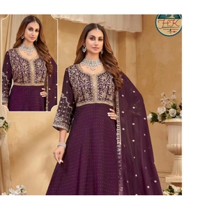 Costume Anarkali brodé violet vin pour femmes, tenue ethnique de soirée de créateur avec dupatta, collection de mariage festive indienne - Product Image 1