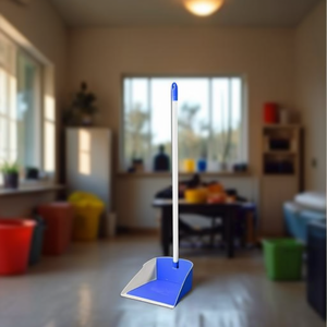 Paletta con manico lungo in plastica blu per la pulizia di pavimenti e detriti - Product Image 3
