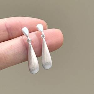 Pendientes de Plata de Ley S925 con Zafiro, Diseño Retro y Moderno, Versátiles para el Uso Diario - Product Image 1