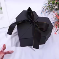 Boîte en papier rigide magnétique en forme de cœur avec ruban et nœud, finition mate et revêtement UV pour emballage cadeau de chocolat pour la Saint-Valentin et les mariages