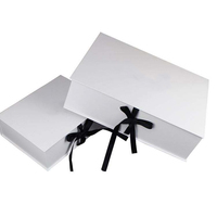Boîte en Papier Pliable de Luxe Personnalisée Blanche avec Rabat Magnétique pour Vêtements et Ruban Noir
