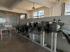 เครื่องผลิตผ้าอ้อมปรับขนาดได้ เครื่องผลิตผ้าอ้อมสำหรับผู้ใหญ่ เครื่องผลิตแผ่นรองนอนหลังคลอด เครื่องผลิตแผ่นรองดูแลผู้ป่วย สายการผลิตแผ่นรองซับ - Product Image 4