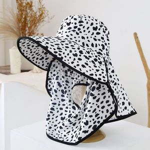 หมวกป้องกันแสงแดดปีกกว้างลายเสือดาวระบายอากาศได้พับเก็บได้ป้องกันรังสียูวีสำหรับกิจกรรมกลางแจ้งฤดูร้อนหมวกทรงบักเก็ตสำหรับผู้หญิง - Product Image 1