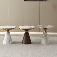 Table basse en fer moderne et minimaliste de luxe léger avec plateau en marbre ; finition épaissie aspect pierre pour salon, hôtel, maison