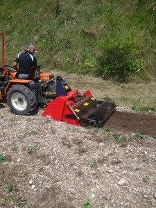 Champ agricole Enterreur en pierre Cultivateur Motoculteur Boîte de vitesse 3 points petit tracteur Rotavator <span class=keywords><strong>avec</strong></span> CE à vendre - Product Image 5