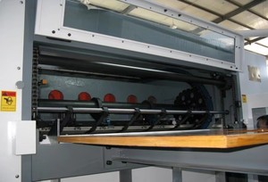 Machine de découpe et de rainurage à plat semi-automatique à prix d'usine pour boîtes en carton ondulé - Product Image 4