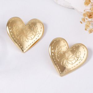 ต่างหูรูปหัวใจโลหะผสมสำหรับผู้หญิงสไตล์เท่ๆแบบย้อนยุค - Product Image 5