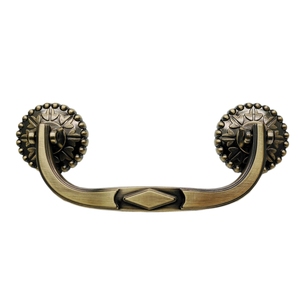 Poignée de cercueil en bois 1043 avec barre solide et couleur laiton antique et poignee de cerceau - Product Image 1