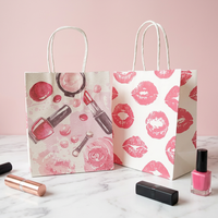 Mini sac cadeau avec poignées torsadées, impression offset, papier recyclable, style cosmétique de luxe, design imprimé lèvres blanc et rose